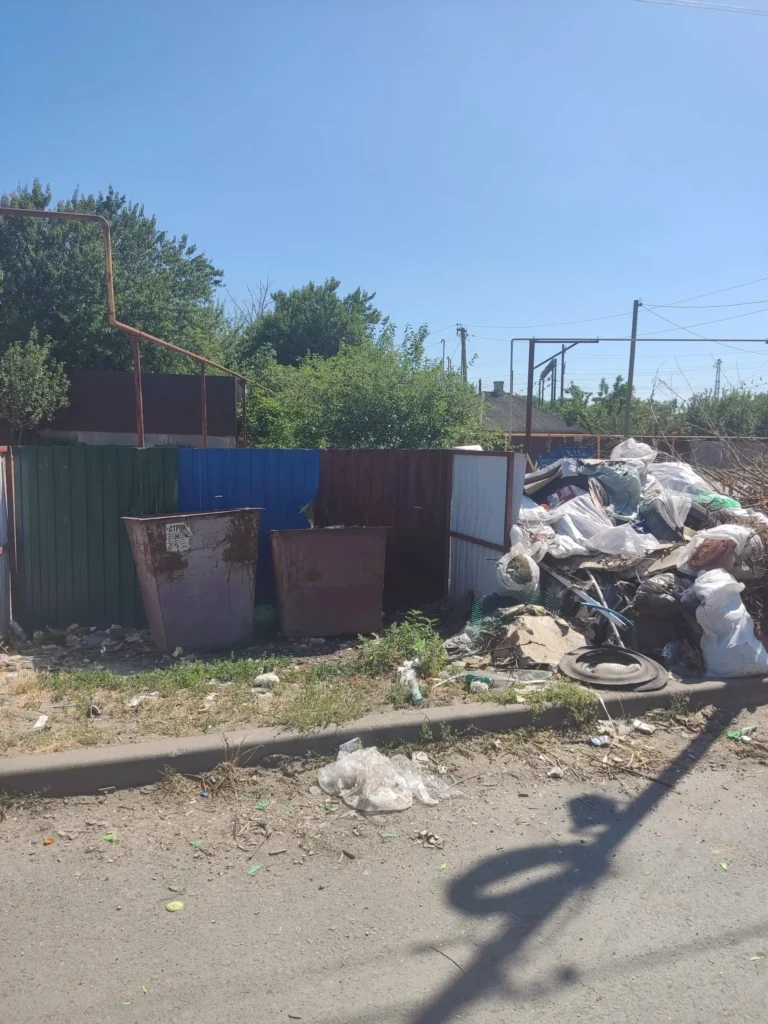 example of scattered garbage cans
